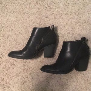 Dv Black booties